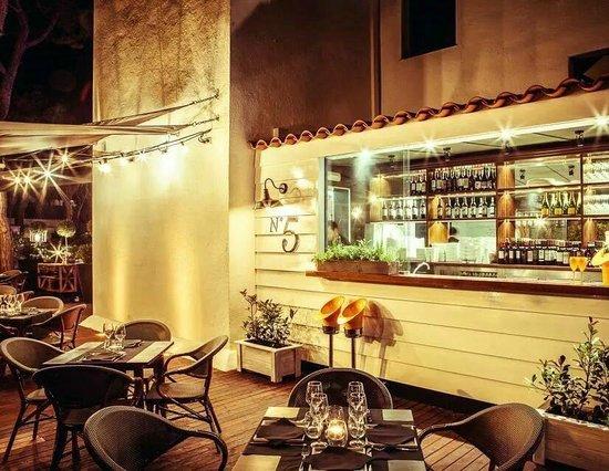 5 Restaurant & Cocktail Bar